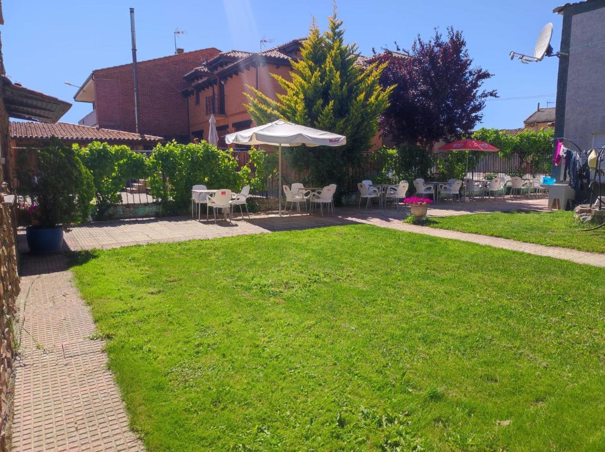 Albergue Santa Ana San Martín del Camino Exterior foto