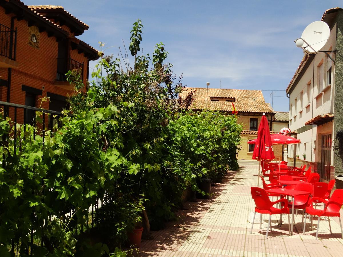 Albergue Santa Ana San Martín del Camino Exterior foto
